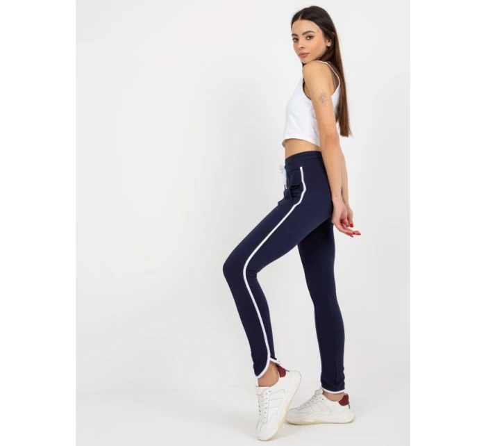 Námořnicky modré základní teplákové kalhoty s lemováním model 21767862 - Rue Paris