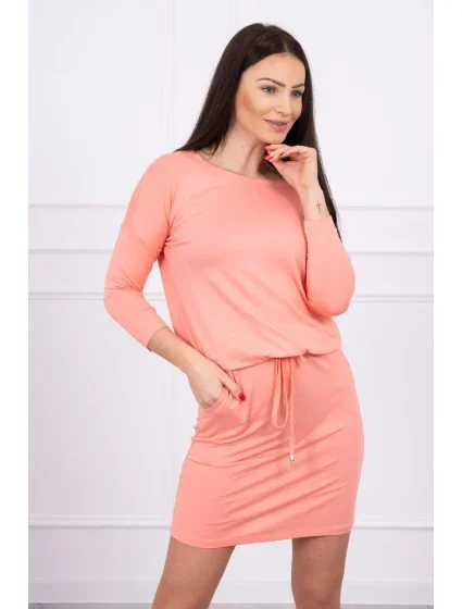 Viskózové šaty s viazaním v páse v marhuľovej farbe