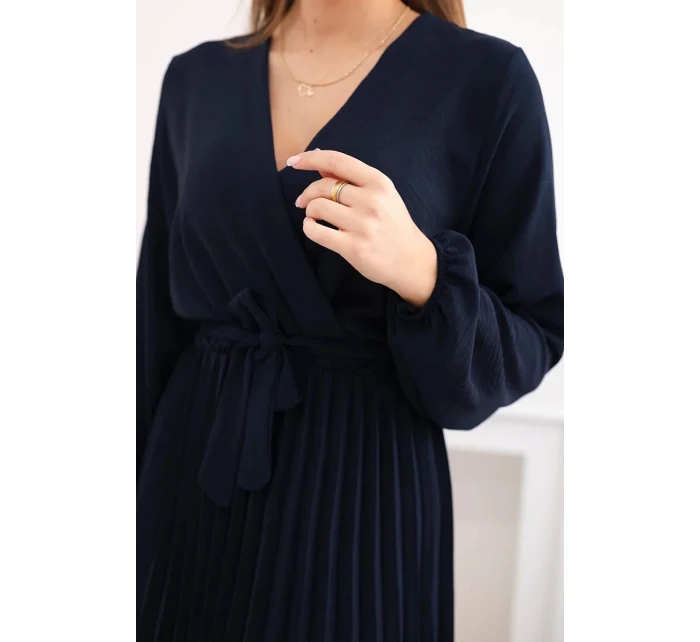 Šaty s viazaným plisovaným lemom námornícka farba