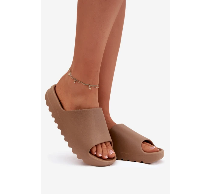 Dámské pantofle na platformě hnědé Olyria Dámské pantofle na platformě hnědé Olyria