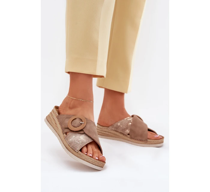 Klapki Damskie Na Koturnie Z Ozdobną Klamrą Inblu RV000012 Brązowe