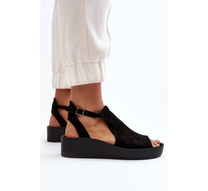 model 21646128 Dámské sandály z semiše Černé - Zazoo