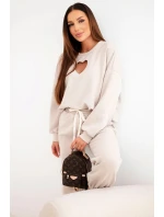 Dámský komplet máslo s výřezem ve tvaru srdce béžový