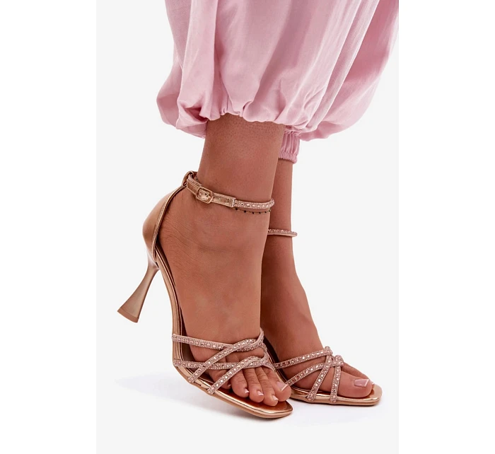 Sandále na podpätku model 226513 Vykročte štýlovo