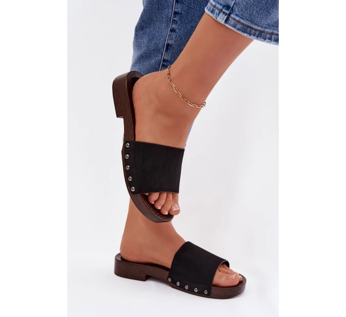 Dámské pantofle s nýty na nízkém podpatku Černé Amelvessa Dámské pantofle s nýty na nízkém podpatku Černé Amelvessa