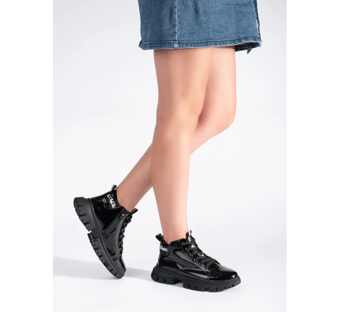 Trendy černé kotníčkové boty dámské na plochém podpatku Trendy černé kotníčkové boty dámské na plochém podpatku