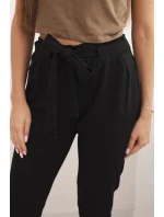 Dámske bavlnené nohavice so zaväzovaním v páse a zúženými nohavicami čierne Dámske bavlnené nohavice so zaväzovaním v páse a zúženými nohavicami čierne