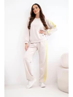Dámská tepláková souprava model 22015420 s lampasy a volnou mikinou béžová - K-Fashion