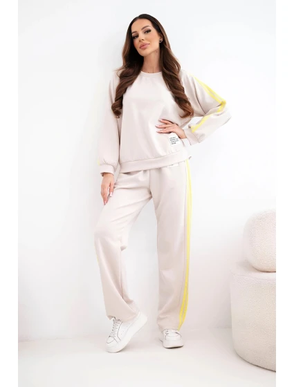 Dámská tepláková souprava model 22015420 s lampasy a volnou mikinou béžová - K-Fashion