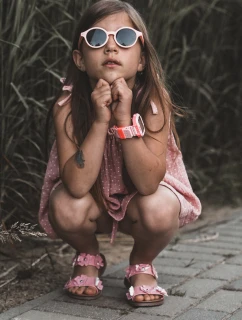 Lakierowane Sandałki Dziecięce Ozdobione Kwiatkami Różowe Tinette