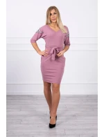 Šaty s krídlami na ramenách tmavo ružové