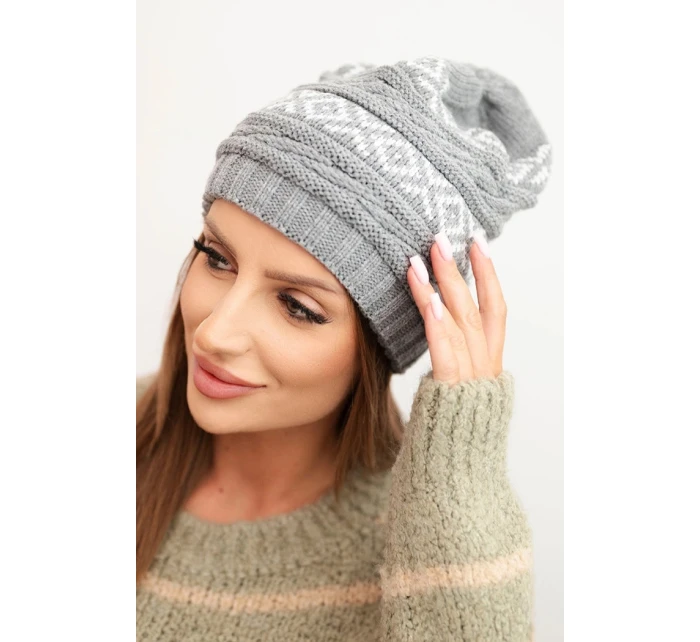 Dámska zimná čiapka so vzorom a vlnou K425 sivá Dámska zimná čiapka so vzorom a vlnou K425 sivá