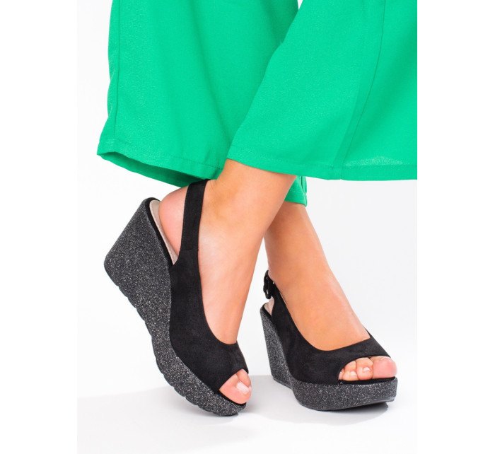 Praktické sandále dámske čierne na kline