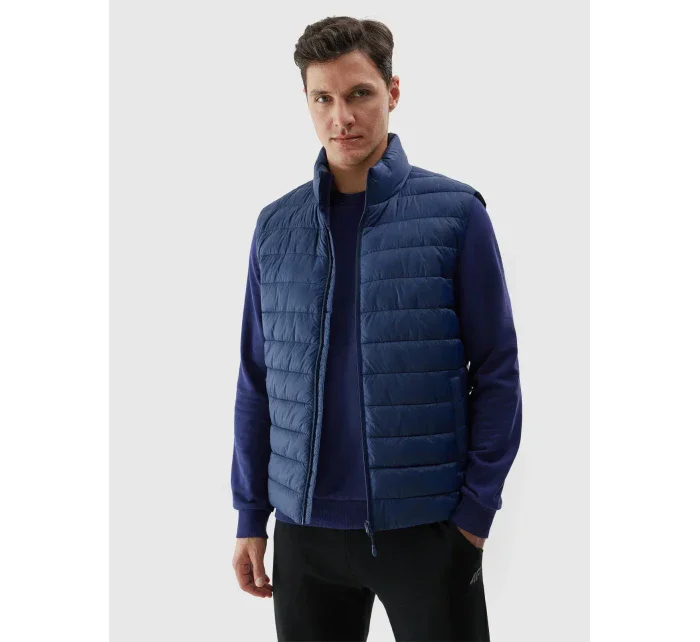 Pánska páperová vesta s recyklovanou výplňou 4F - tmavomodrá Pánska páperová vesta s recyklovanou výplňou 4F - tmavomodrá