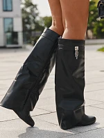 Kozaki Damskie Na Koturnie Z Paskiem I Srebrnym Detalem Eko Skórzane Czarne Korivelle