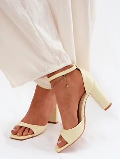 Dámské sandály na podpatku z umělé kůže žluté Melvra