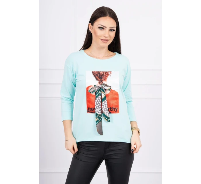 Pozoruhodná mätová blúzka s 3D grafikou