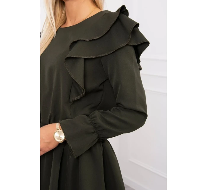 Šaty so zvislými volánmi khaki