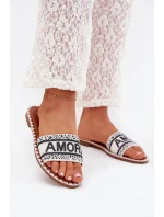 Dámské sandály na plochém podpatku se zdobením bílé model 21703749 - Boto Dámské sandály na plochém podpatku se zdobením bílé model 21703749 - Boto