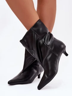 Dámske topánky na nízkom podpätku s voľnou cholewkou - čierne Jessalia