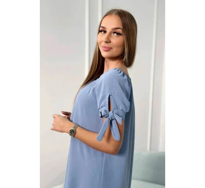 Šaty viazané na rukávoch svetlý denim Šaty viazané na rukávoch svetlý denim