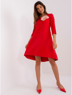 Červené koktailové šaty s kvetom