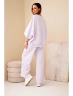 Dámsky viskózový maslový komplet so širokými nohavicami a voľnou blúzkou svetlo fialový