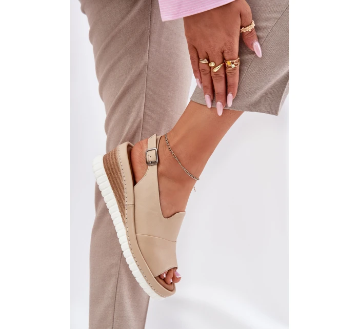 Dámské kožené sandály na klínu model 21696009 béžové - Artiker Dámské kožené sandály na klínu model 21696009 béžové - Artiker