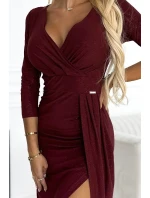 Lesklé dámské šaty ve vínové bordó barvě s výstřihem a rozparkem na noze model 18860510 - numoco