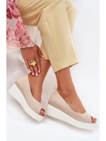 Dámské Sandály Na Klínu Z Eko Semiše Světle Béžové model 21702482 - Boto Dámské Sandály Na Klínu Z Eko Semiše Světle Béžové model 21702482 - Boto