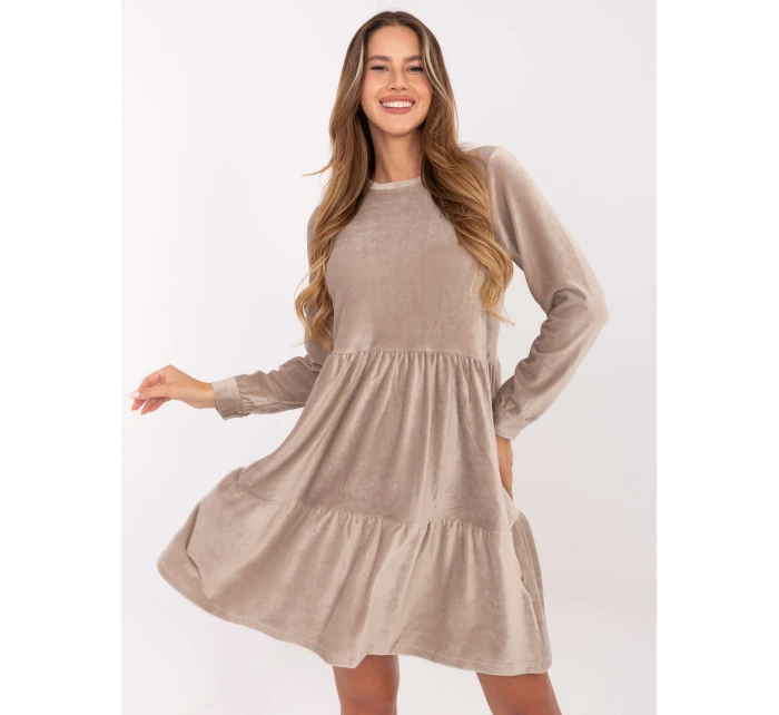 Sukienka model 21399587 ciemny bezowy - FPrice Sukienka model 21399587 ciemny bezowy - FPrice