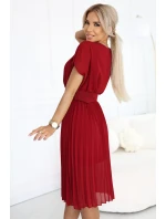 465-5 MIA Plisované šifónové midi šaty so širokým opaskom - Bordeaux 465-5 MIA Plisované šifónové midi šaty so širokým opaskom - Bordeaux