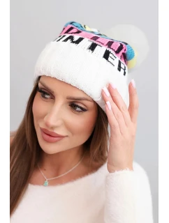 Dámska zimná čiapka s vlnou a nápisom s veľkou bambulou K422 biela