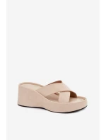 Dámské pantofle na platformě z eko semiše béžové Calorine Dámské pantofle na platformě z eko semiše béžové Calorine