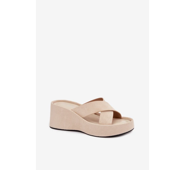 Dámské pantofle na platformě z eko semiše béžové Calorine Dámské pantofle na platformě z eko semiše béžové Calorine