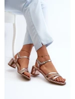 Sandále na podpätku model 196656 Vykročte štýlovo