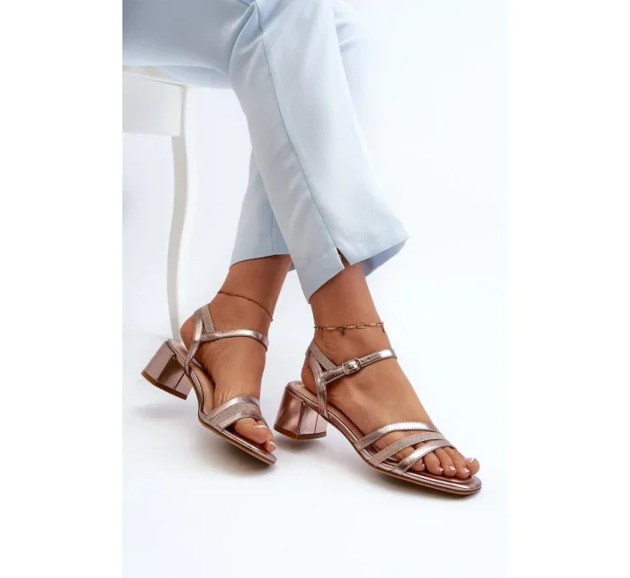 Sandále na podpätku model 196656 Vykročte štýlovo