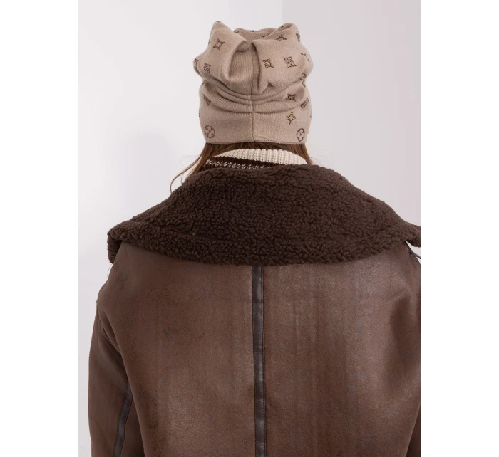 Czapka AT CZ model 19001774 ciemny bezowy - FPrice Czapka AT CZ model 19001774 ciemny bezowy - FPrice