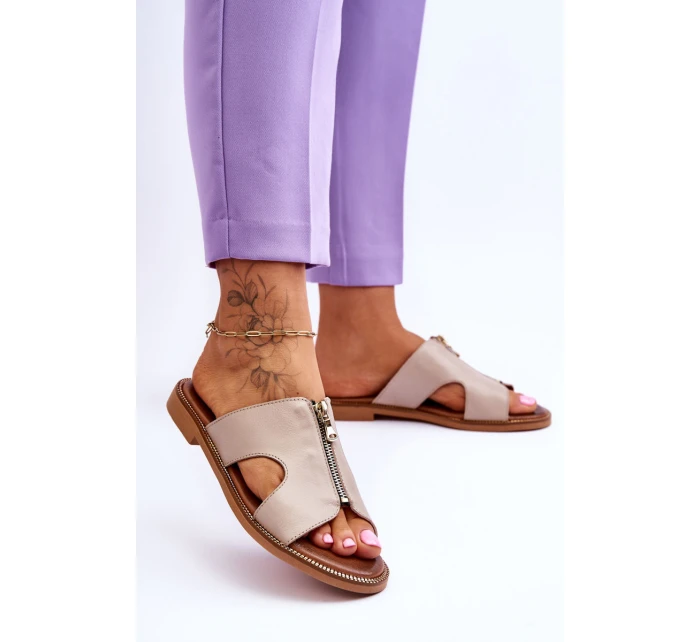 Damskie Klapki Z Ozdobnym Zamkiem Beżowe Lemar Clarence Damskie Klapki Z Ozdobnym Zamkiem Beżowe Lemar Clarence