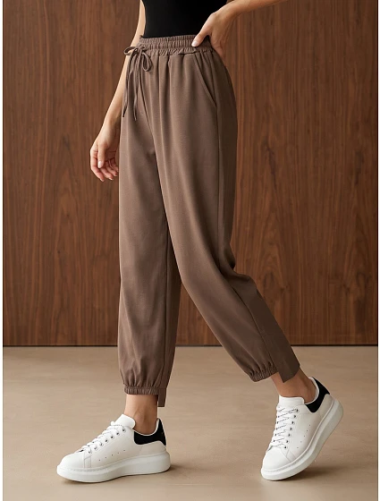 Spodnie damskie joggery z w brązowe model 22371851 - FashionStreet Spodnie damskie joggery z w brązowe model 22371851 - FashionStreet