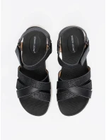 Praktické čierne sandále na platforme pre ženy Praktické čierne sandále na platforme pre ženy