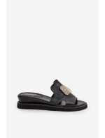 Klapki Damskie Na Koturnie Eko Skórzane Z Ozdobą Czarne Sarela Klapki Damskie Na Koturnie Eko Skórzane Z Ozdobą Czarne Sarela