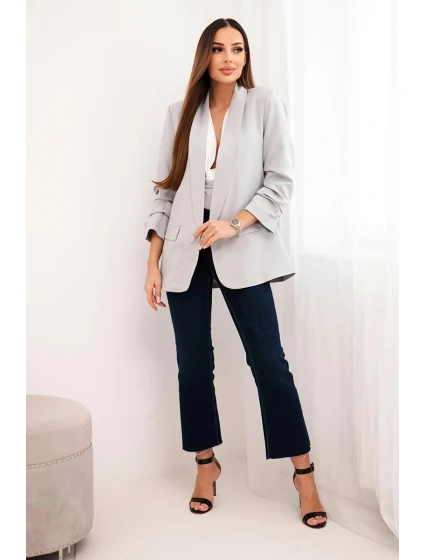 Šedé sako s elegantnými klopami