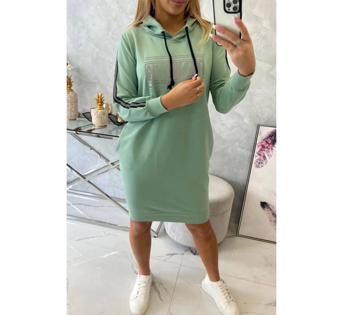 Šaty s reflexnou potlačou tmavá mentolová