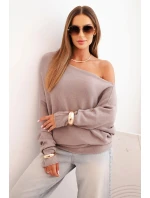 Dámsky asymetrický viskózový sveter netopier typu cappuccino Dámsky asymetrický viskózový sveter netopier typu cappuccino