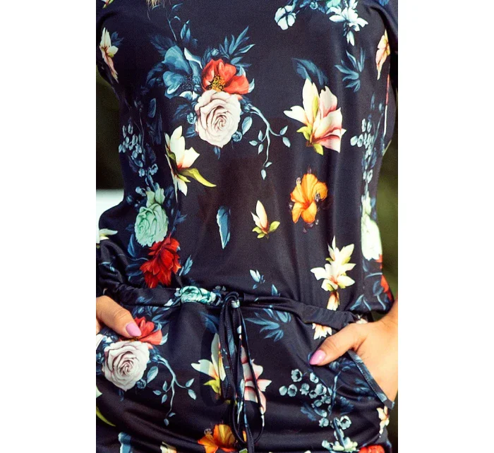 Dámské sportovní šaty s barevnými květy na tmavě pozadí model 6330419 - numoco Dámské sportovní šaty s barevnými květy na tmavě pozadí model 6330419 - numoco