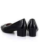 Dámske čierne lakované ažurové lodičky Vinceza 58631