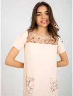 LK SK šaty model 20742300 světle broskvová - FPrice LK SK šaty model 20742300 světle broskvová - FPrice