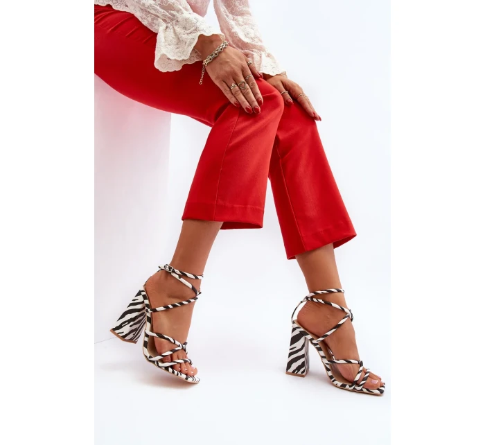 Módne biele a čierne sandále na vysokom podpätku Josette Módne biele a čierne sandále na vysokom podpätku Josette