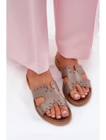 model 21694260 Dámské sandály s ozdobnými výřezy tmavě béžové - Zazoo model 21694260 Dámské sandály s ozdobnými výřezy tmavě béžové - Zazoo